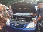tamzil cek mobil dinas