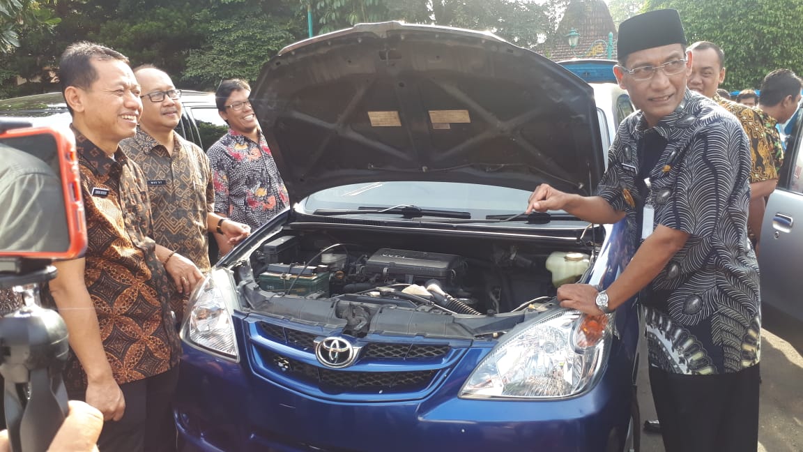 tamzil cek mobil dinas