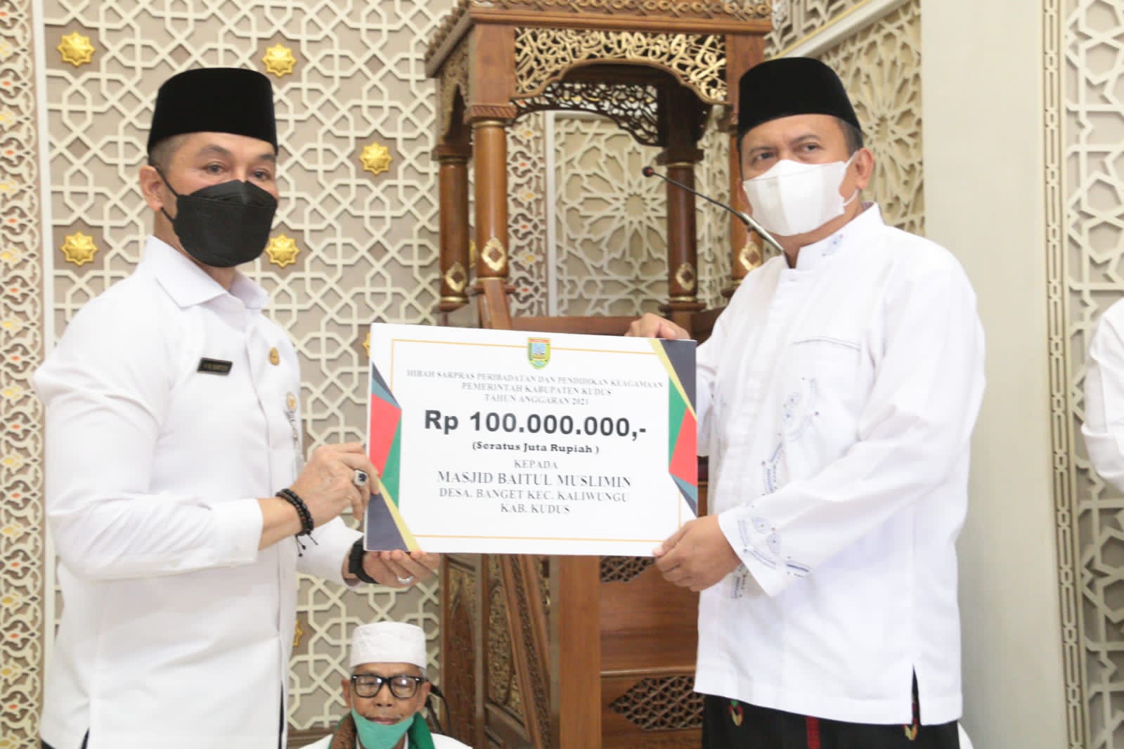Safari Jumat, Bupati Kudus Serahkan Bantuan Hibah Sarpras Peribadatan ...
