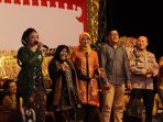 Pentas Wayang Kulit dan Niken Salindri Meriahkan Tradisi Menawan Mantu, Warga Antusias Pentas Wayang Kulit dan Niken Salindri Meriahkan Tradisi Menawan Mantu, Warga Antusias