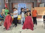 Bekali Keterampilan, Pemuda Ploso Kudus Dilatih Potong Rambut