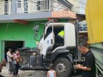 Ban Meletus, Truk Tronton Hantam Dua Mobil di Jati Wetan