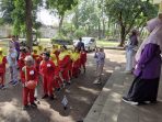 Belajar Bahasa Inggris Lewat Permainan, Puluhan Siswa SD di Kudus Diajak Aktif dan Kompak