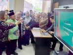 Kelas Internasional Hadir di Tengah Hamparan Sawah, Abdul Mu’ti: Anak Desa Harus Punya Mimpi Mendunia Kelas Internasional Hadir di Tengah Hamparan Sawah, Abdul Mu’ti: Anak Desa Harus Punya Mimpi Mendunia