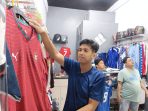 Demam Piala Dunia 2026 Dongkrak Penjualan Jersey di Kudus