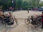 Ratusan Onthelis Kudus Kobarkan Semangat Kemerdekaan dengan Busana Pejuang Tempo Dulu