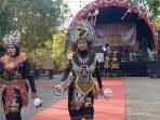 Fashion Show Pegawai Ponpes ABK Al-Achsaniyyah Semarakkan HUT Kudus ke-477