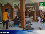 Polisi, RRM, dan Warga Kompak Bersihkan Masjid Al Ihsan Getaspejaten Kudus