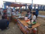 Jajan Pakai Koin Kayu, Sarkem Kalirejo Suguhkan Kuliner di Tengah View Bendung Wilalung